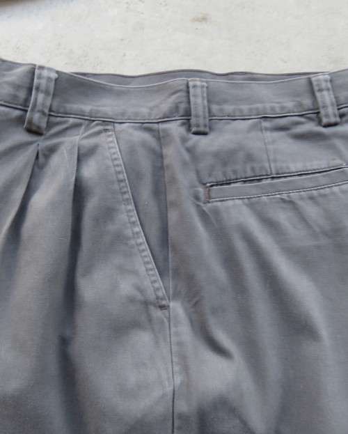 Men`s dark army green chino pure cotton shorts size 32 by WOOLWORTHS.Pleated front.As new
