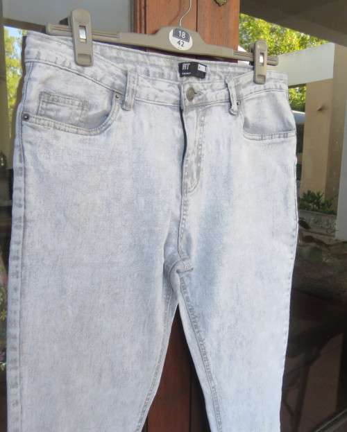 Men`s bleached blue skinny RT jeans size 34 Pockets front and back.Med. rise.Stretch polycotton.