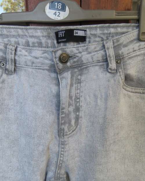 Men`s bleached blue skinny RT jeans size 34 Pockets front and back.Med. rise.Stretch polycotton.
