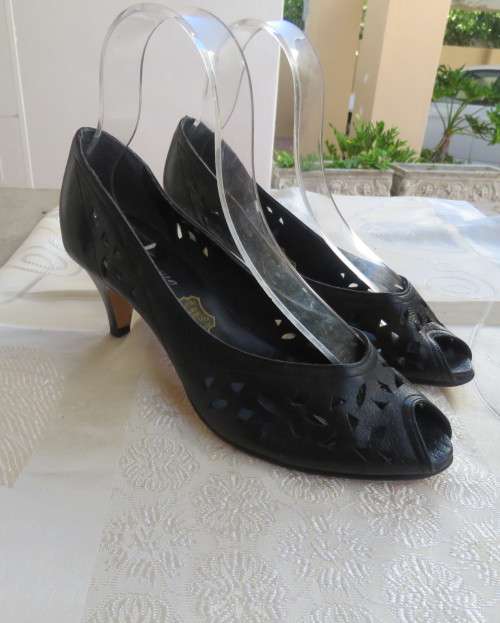 High quality black genuine leather shoes by FEMME Shoes size 6.5.Open toe. Cut-out leather.As new.