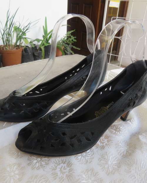 High quality black genuine leather shoes by FEMME Shoes size 6.5.Open toe. Cut-out leather.As new.
