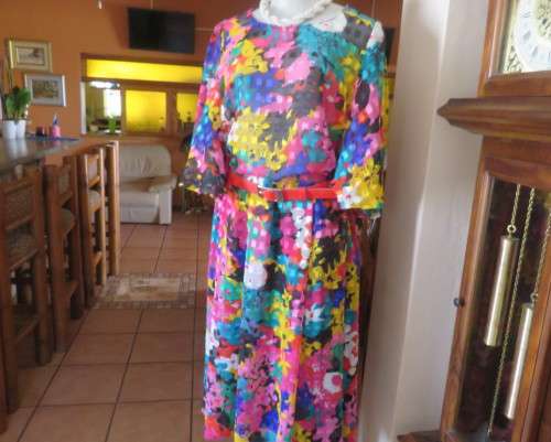 Eye catching vintage sheer polyester dress size 38/14.Bell sleeves.Pleated skirt.Opening at back.