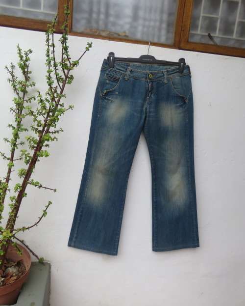 Men`s original REPLAY Italy straight legged jeans size 29.Waist 86cm.Hips100cm.Inner leg 77cm As new