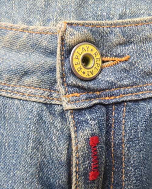 Men`s original REPLAY Italy straight legged jeans size 29.Waist 86cm.Hips100cm.Inner leg 77cm As new