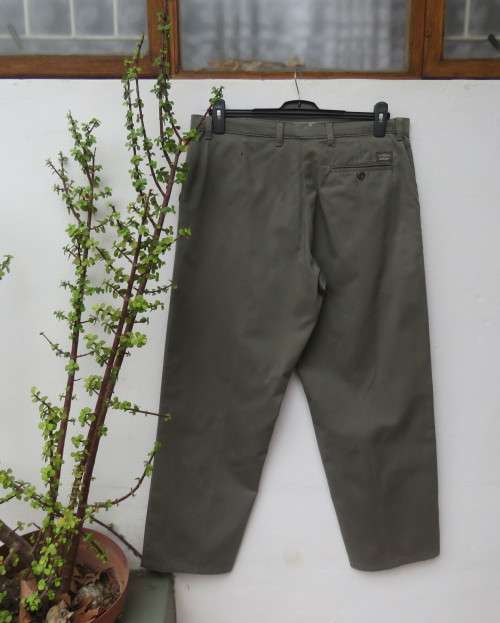 Men`s coffee colour Chino pants in pure cotton size 36.Inner leg 78cm.Flat front.Very good con.
