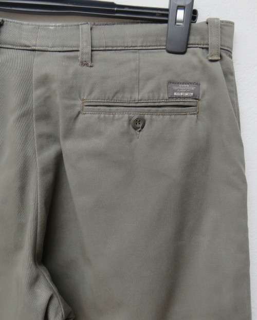 Men`s coffee colour Chino pants in pure cotton size 36.Inner leg 78cm.Flat front.Very good con.