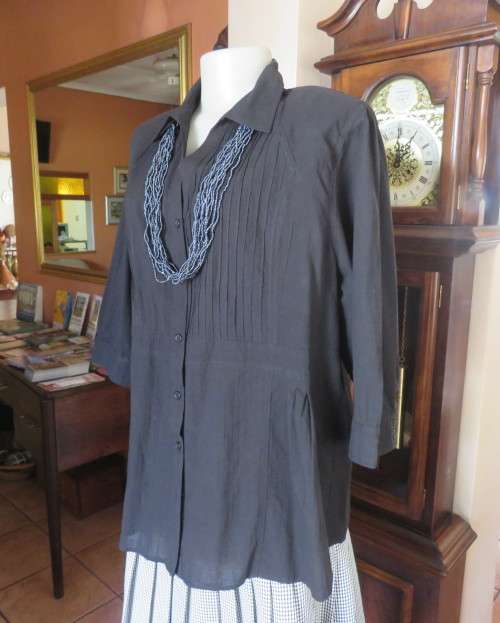 Pretty black cotton button down top with beautiful tucking on front.Band in waist.Size 46.New cond.