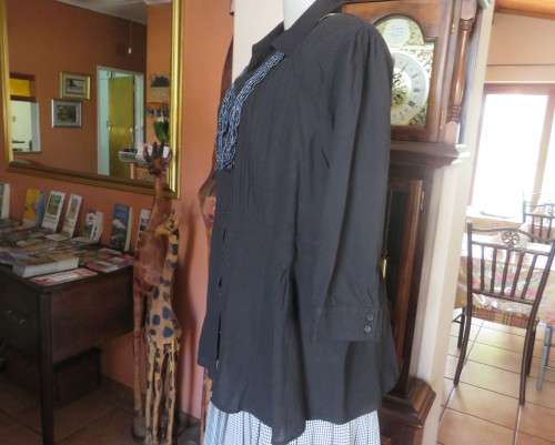 Pretty black cotton button down top with beautiful tucking on front.Band in waist.Size 46.New cond.