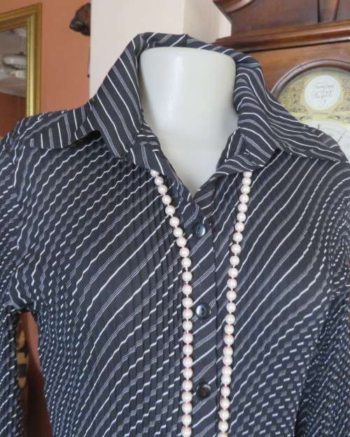 Stunning black/white permanent pleated diagonal striped top.Size 34/36 by OASIS. New condition.