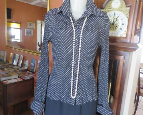 Stunning black/white permanent pleated diagonal striped top.Size 34/36 by OASIS. New condition.