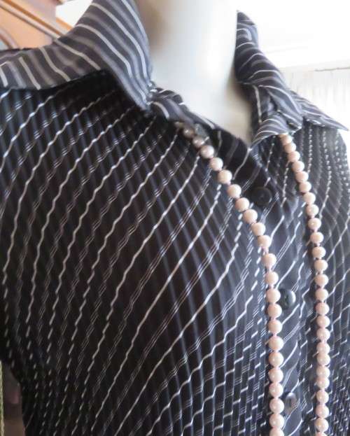 Stunning black/white permanent pleated diagonal striped top.Size 34/36 by OASIS. New condition.