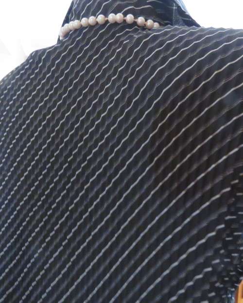Stunning black/white permanent pleated diagonal striped top.Size 34/36 by OASIS. New condition.