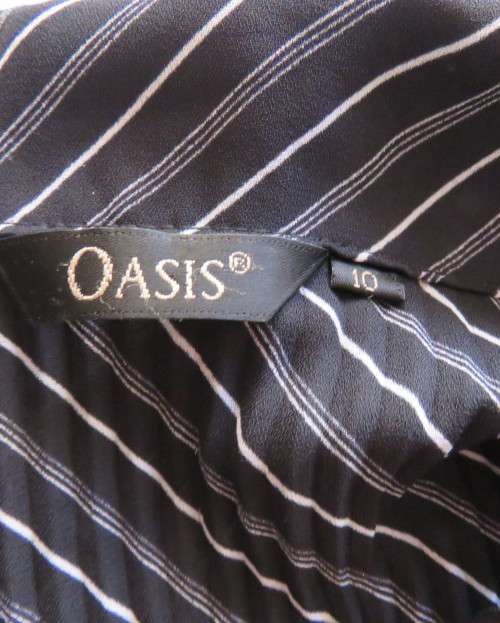 Stunning black/white permanent pleated diagonal striped top.Size 34/36 by OASIS. New condition.