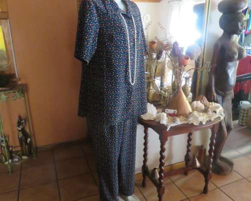 Beautiful Boutique made 2 pc polyester w/w pant suit.Navy with colourful dots.Size 40 to 42.As new