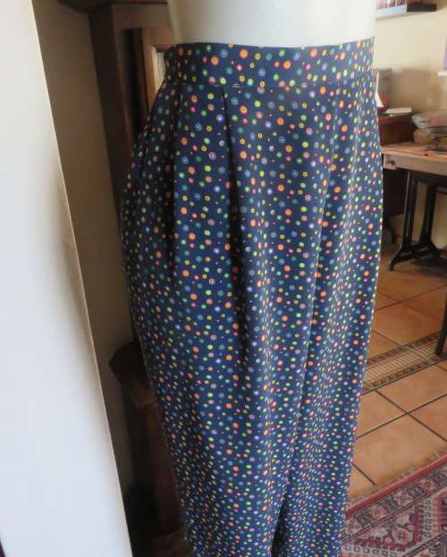 Beautiful Boutique made 2 pc polyester w/w pant suit.Navy with colourful dots.Size 40 to 42.As new