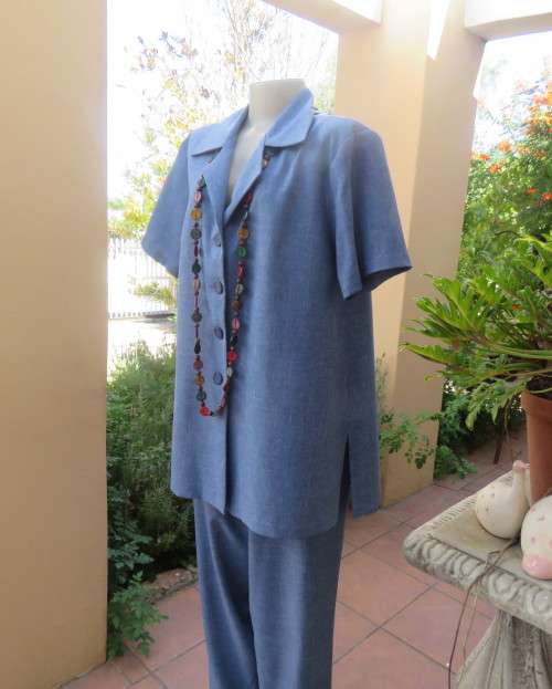 Summer 2 pc pantsuit in mottled cobalt blue polycotton,Short sleeve top,High waist pants.Size 42/44