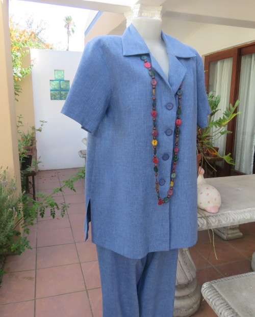 Summer 2 pc pantsuit in mottled cobalt blue polycotton,Short sleeve top,High waist pants.Size 42/44