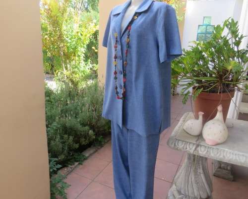 Summer 2 pc pantsuit in mottled cobalt blue polycotton,Short sleeve top,High waist pants.Size 42/44