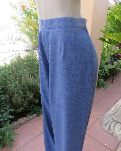 Summer 2 pc pantsuit in mottled cobalt blue polycotton,Short sleeve top,High waist pants.Size 42/44