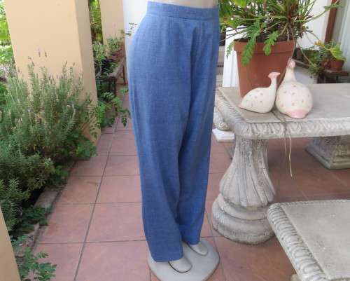 Summer 2 pc pantsuit in mottled cobalt blue polycotton,Short sleeve top,High waist pants.Size 42/44