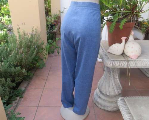 Summer 2 pc pantsuit in mottled cobalt blue polycotton,Short sleeve top,High waist pants.Size 42/44