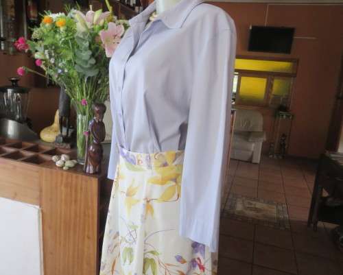 Smart FRED DAVID long sleeve lilac button down blouse with shirt collar.Size 44/20.From USA. New con