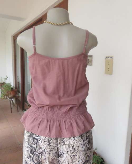 Chic dirty pink strappy top in 100% cotton.Size 32 by RT.Gold sequin and embroidery on front.As new