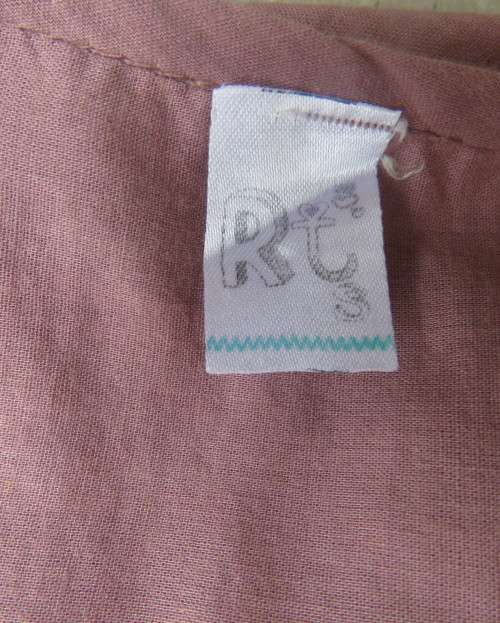Chic dirty pink strappy top in 100% cotton.Size 32 by RT.Gold sequin and embroidery on front.As new