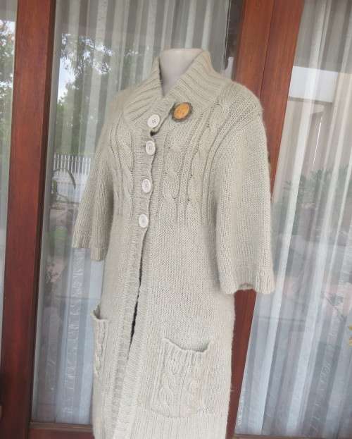 Warm,cosy oyster colour under knee length acrylic knit jacket.High collar.Size 40/16.Cable knit.