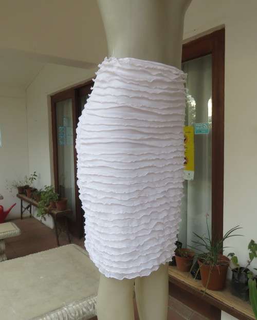 Stunning fully frilled white bodycon lined stretch nylon/polyester skirt,knee length.Size 34/10.