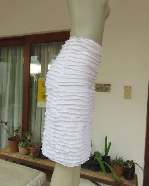 Stunning fully frilled white bodycon lined stretch nylon/polyester skirt,knee length.Size 34/10.