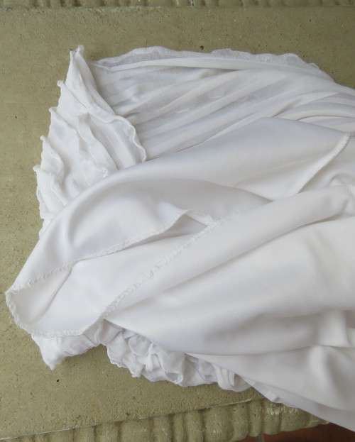 Stunning fully frilled white bodycon lined stretch nylon/polyester skirt,knee length.Size 34/10.