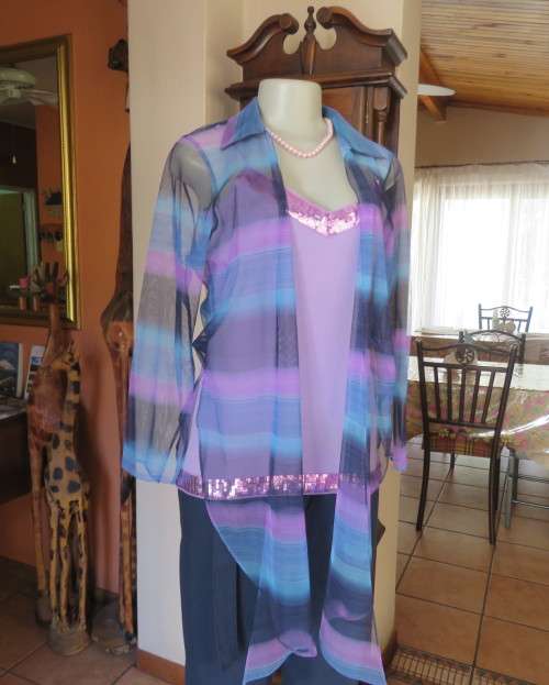 Striking sheer polyester open long sleeve top in blues and purples. Long fronts to tie.Size 38 to 40