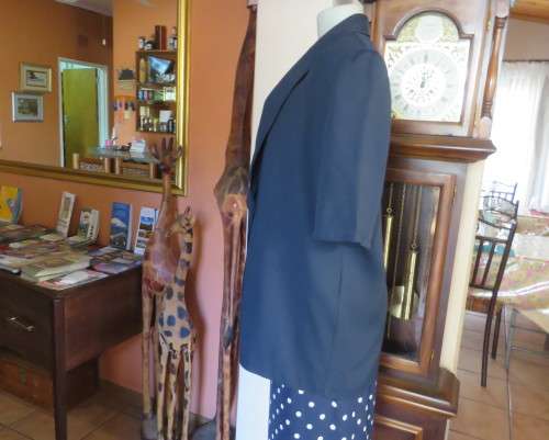 Stunning navy short sleeve 2 button closure polyester jacket. Size 38/14 by JADE. New condition.