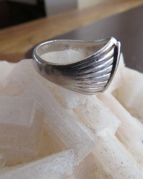Handsome men`s 925 silver size 9.5 uniquely styled ring. With narrow black stone. New condition.
