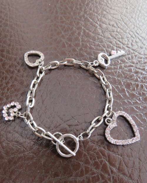 Cute chain bracelet with 3 hearts and 1 small key.With pinkish stones. Length 18cm.As new.