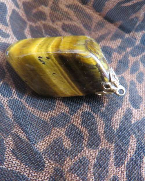 Large genuine tigereye pendant size 4.5cm x 2.5cm. New condition.