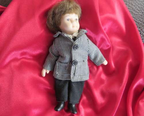 Antique little boy doll in suite with shoes..Movable arms and legs. Length 14cm.