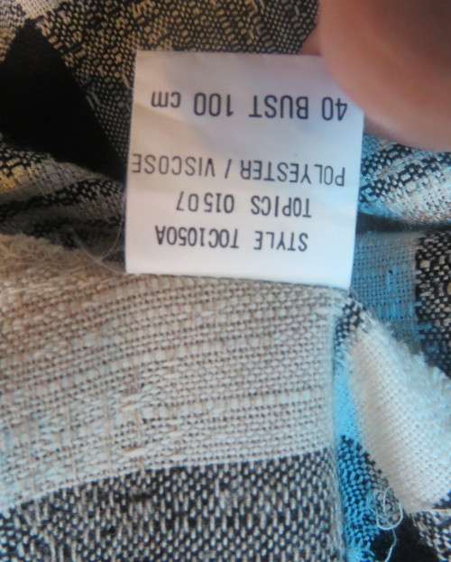 Summer 2 pc.skirt/short sleeve jacket suit.Poly/viscose checked beige/black.TOPICS size 40 New cond!