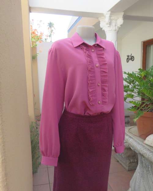 Fabulous silky watermelon pink long sleeve silky polyester blouse by KARISMA size 44/20.. As new.