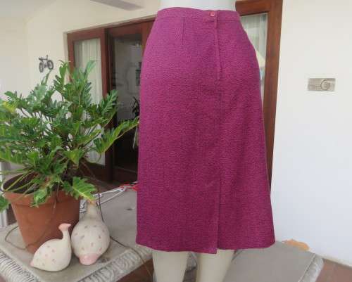 Mottled magenta pink/black winters pencil skirt in poly/wool blend. Owner made size 38.Good cond.