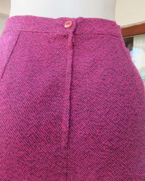Mottled magenta pink/black winters pencil skirt in poly/wool blend. Owner made size 38.Good cond.