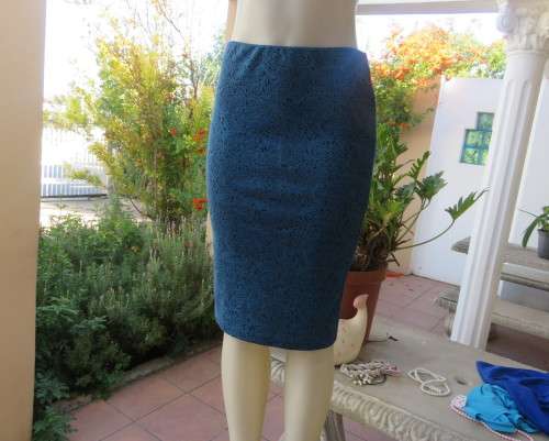 Striking jade/black stretch polyester/rayon bodycon skirt with elasticated waist.By INWEAR size 36.