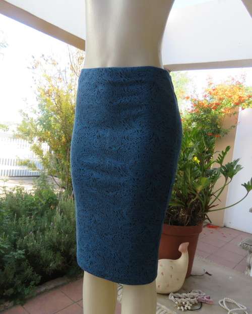 Striking jade/black stretch polyester/rayon bodycon skirt with elasticated waist.By INWEAR size 36.