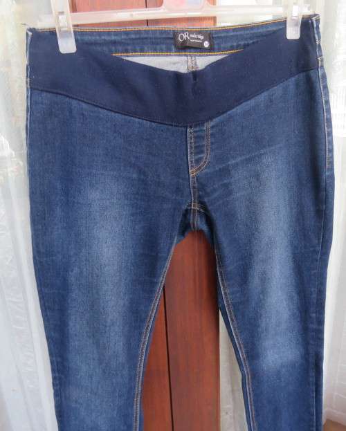 Maternity skinny leg denim jeans in polycotton stretch.Back pockets. By OR size 34/10.Very good cond