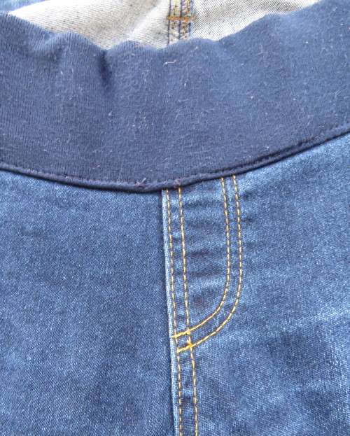 Maternity skinny leg denim jeans in polycotton stretch.Back pockets. By OR size 34/10.Very good cond