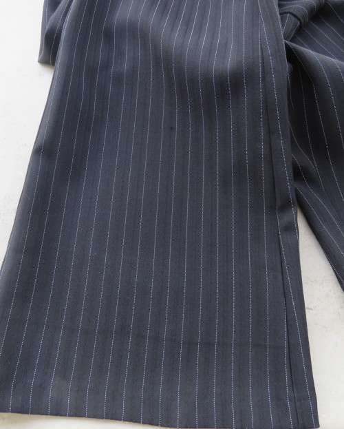 Smart black pen stripe bootlegged KELSO size 30/6 polyester/rayon stretch pants. New condition.