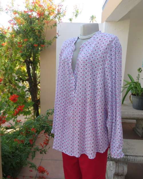 Soft 100% viscose long top in white with tiny red/pink flowers. Banded neckline with V. Size 46.