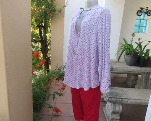Soft 100% viscose long top in white with tiny red/pink flowers. Banded neckline with V. Size 46.