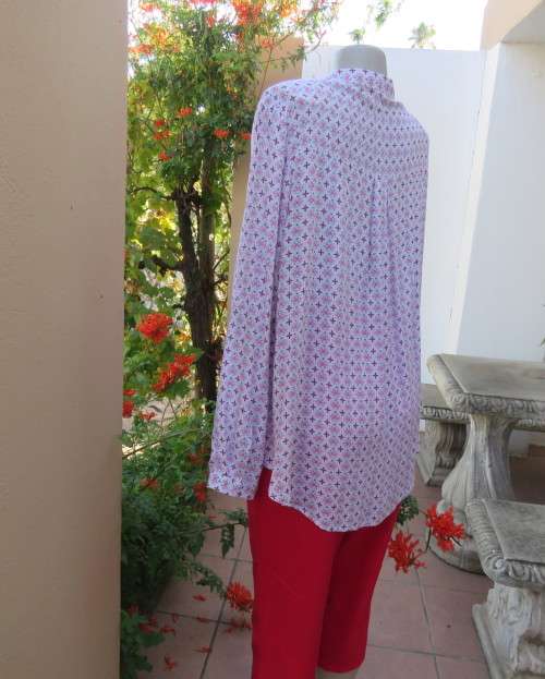 Soft 100% viscose long top in white with tiny red/pink flowers. Banded neckline with V. Size 46.
